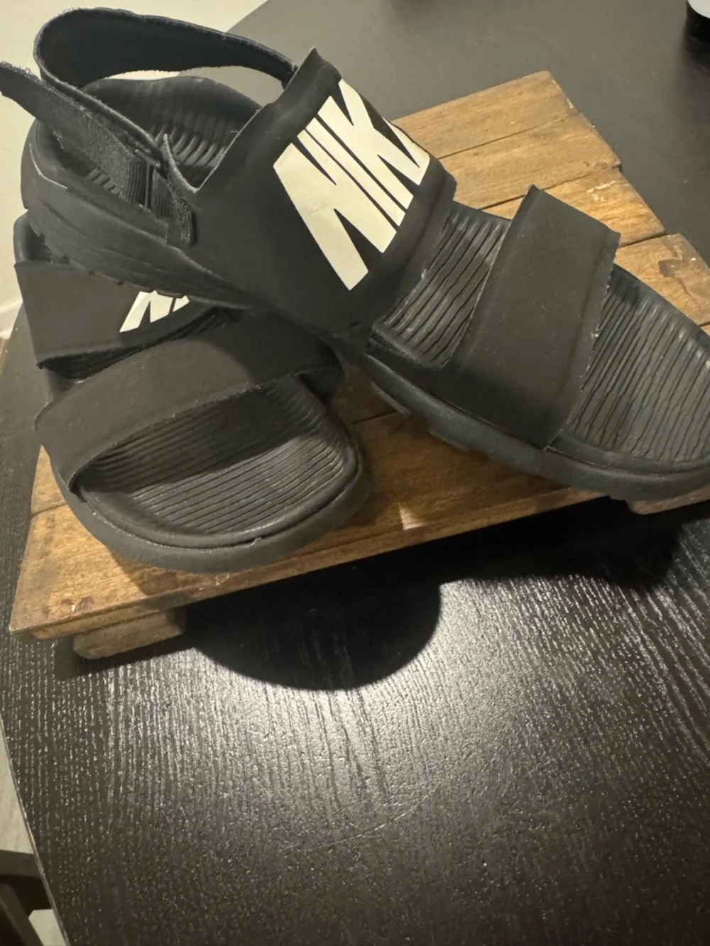 Nike women’s Black and White Velcro Sport Sandals - Picture 2 of 4